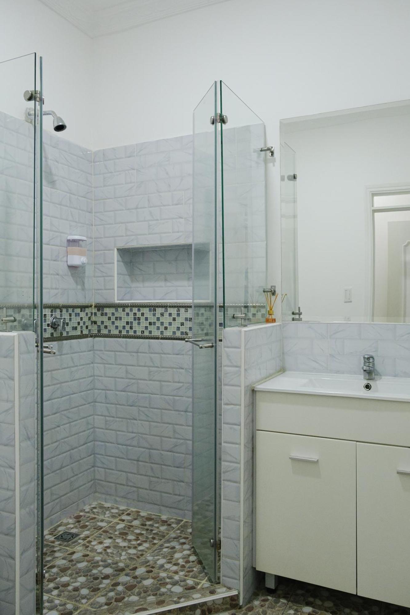 Three House Boutique Hostal *